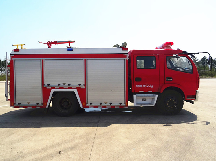 3.5噸東風大多利卡泡沫消防車