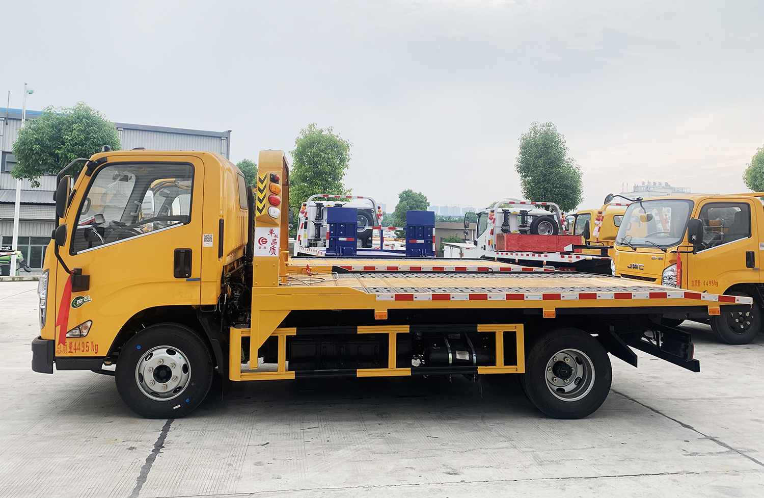 江鈴凱運(yùn)全落地伸縮板清障車(chē)